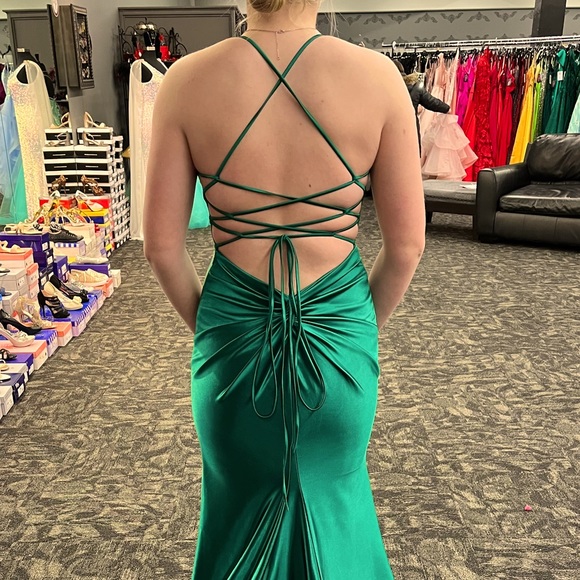 Faviana Glamour formal dress size 6 - Picture 4 of 9